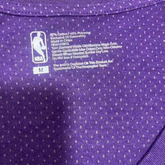 Women's Los Angeles Lakers Purple NBA Short Sleeve V-Neck Logo T-Shirt NWT M - Picture 4 of 4